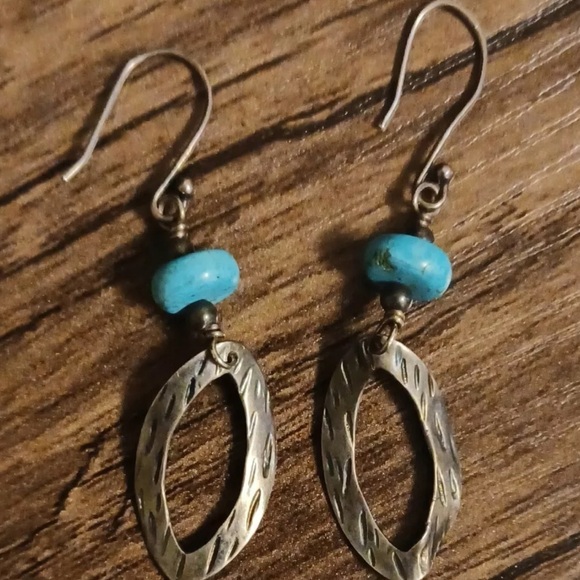 Silpada Vintage Rare Oxidized
Sterling Silver Turquoise Bead
Dangle Earrings - Picture 7 of 10